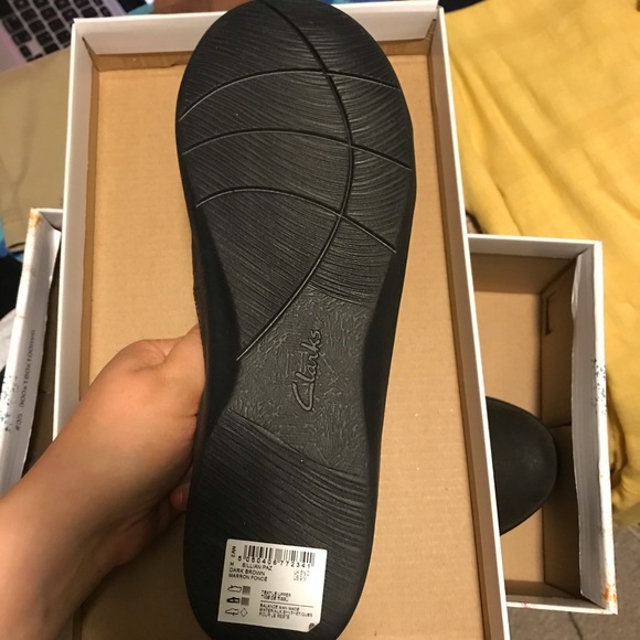 Clark’s Chocolate Brown Casual Leather Shoe - Picture 4 of 7